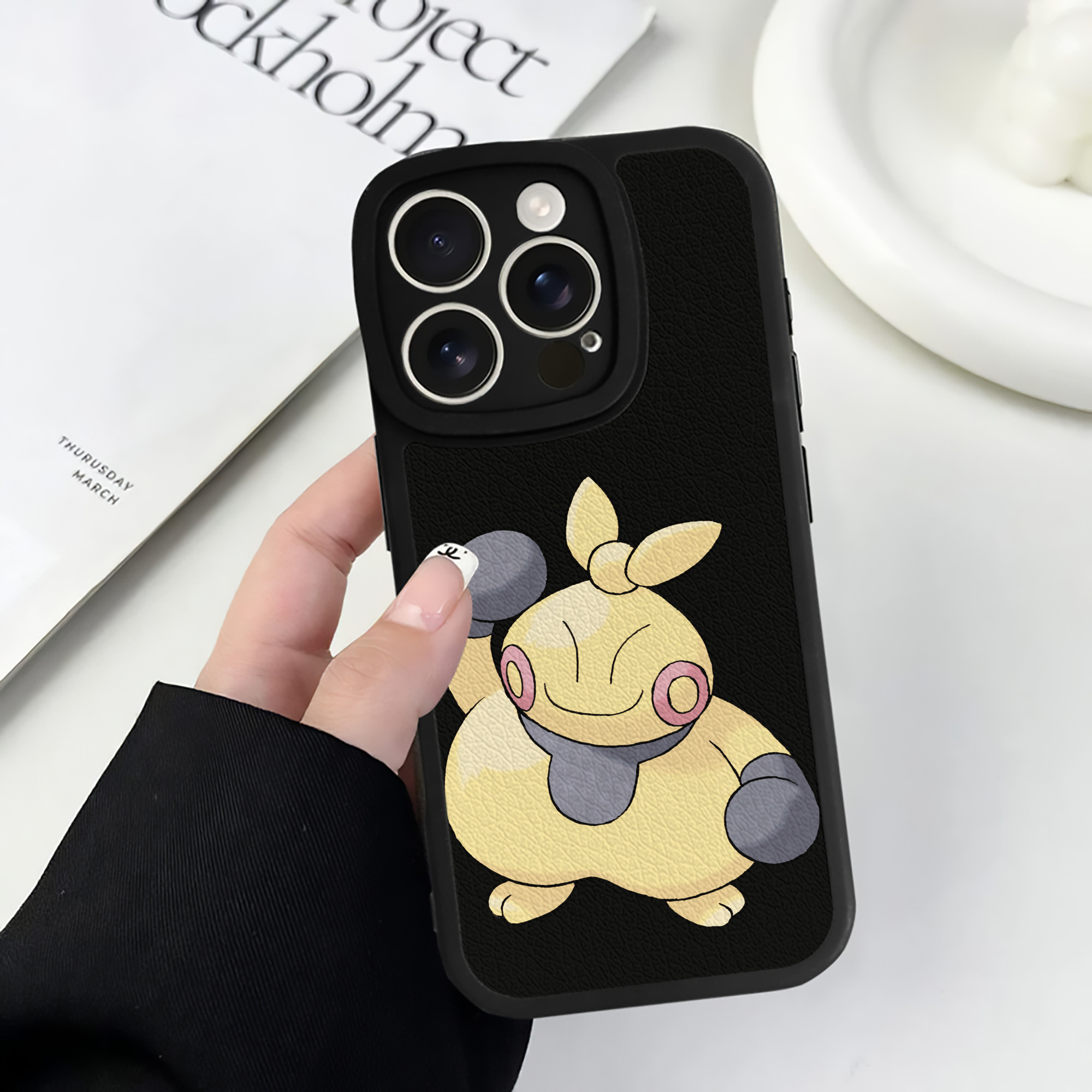 （画像用） ポケットモンスター Pokémon 【iPhone 16シリーズ対応】シリコンスマホケース（レザー調） 材質：シリコン